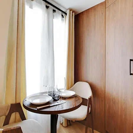 Modern - 2p - Ac - Madeleine-saint-lazare * Paris